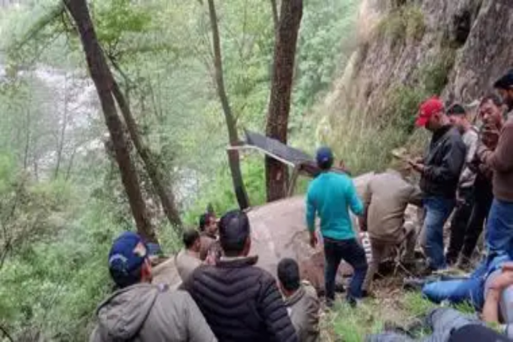 गंगोत्री हेलिकॉप्टर क्रॅश – खराब हवामानात भाविकांचा मृत्यू